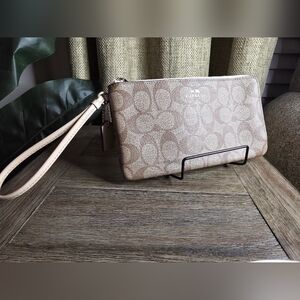 COACH Signature Double Zip Wristlet in Beige/Tan. NWOT